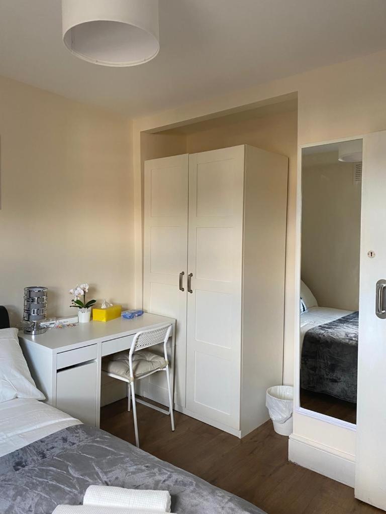 Lovely Private Rooms In Camden, Central London Exterior photo